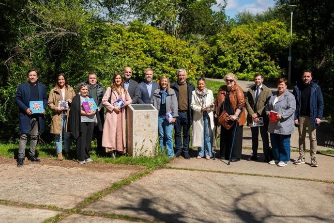 La Comisión de Cultura del PPdeG celebra en el parque Begoña Caamaño de Santiago el Día das Letras Galegas