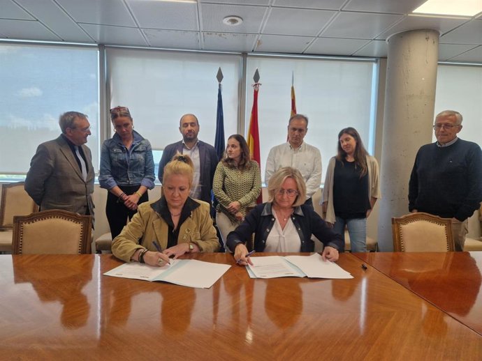 Firma del acuerdo entre el Servicio Aragonés de Salud (SALUD) y los sindicatos médicos para desconvocar la huelga.