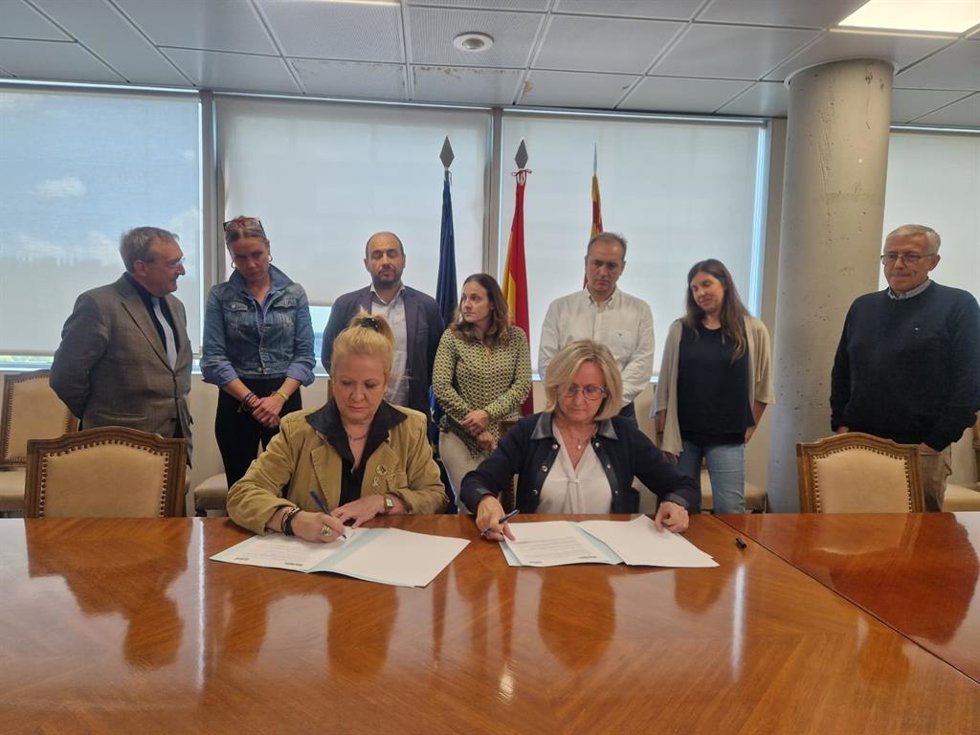 Firma del acuerdo entre el Servicio Aragonés de Salud (SALUD) y los sindicatos médicos para desconvocar la huelga.