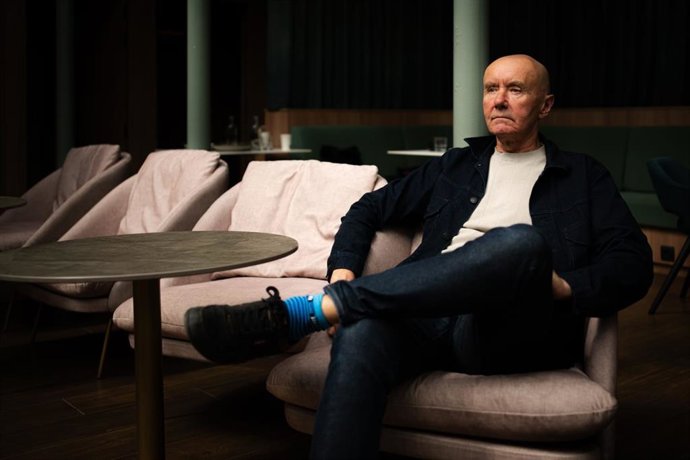 El escritor escocés Irvine Welsh antes de la entrevista con Europa Press.