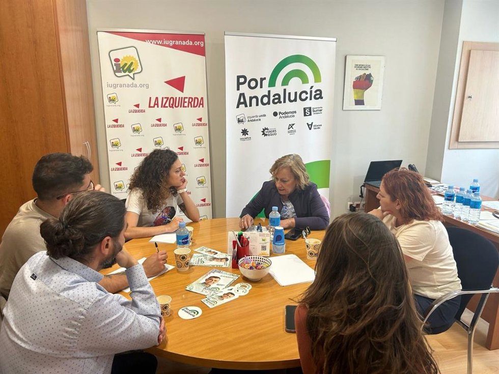 Por Andalucía hace suyas las reclamaciones de AMAMA y exige un blindaje integral de la sanidad pública para las pacientes con cáncer de mama.