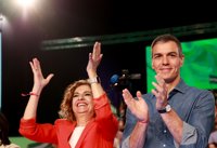 Sánchez aúpa a Montero como próxima presidenta andaluza al cerrar campaña del 17M: "Será un honor recibirte en Moncloa"
