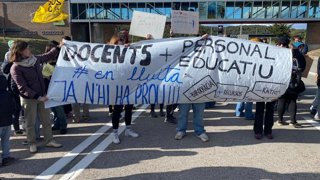 Profesores cortan la C-16 a la altura del Túnel del Cadí (Lleida)