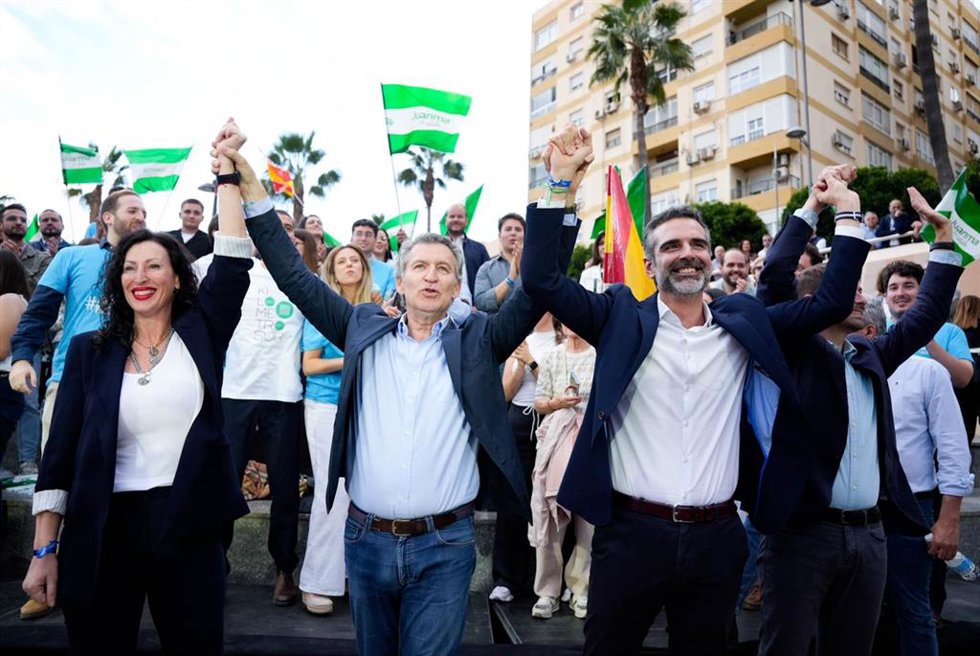 El presidente del PP, Alberto Núñez Feijóo, cierra la campaña electoral andaluza junto al candidato al Parlamento ndaluz por el PP de Almería, Ramón Fernández-Pacheco y la alcaldesa de Almería, María del Mar Vázquez. 