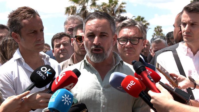 O presidente do Vox, Santiago Abascal, em uma coletiva de imprensa em Estepona (Málaga).