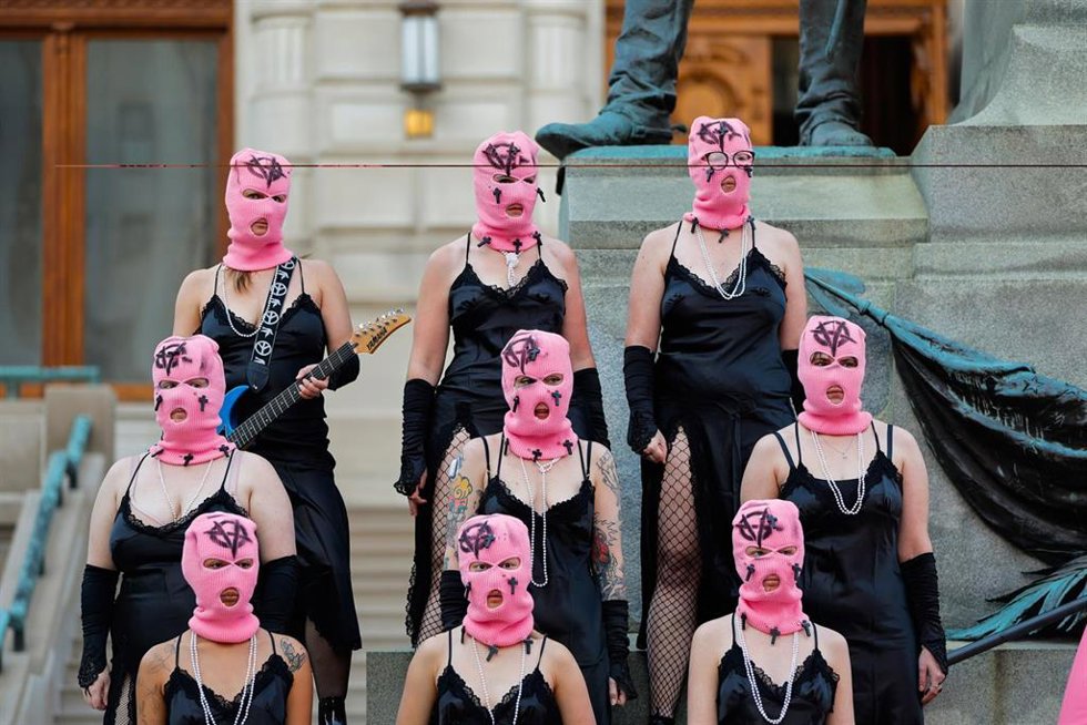 Archivo - El grupo ruso Pussy Riot graba un videoclip para una canción contra la prohibición casi total del aborto en Indiana