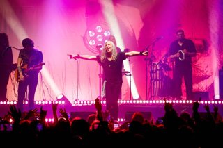La banda catalana Sopa de Cabra durant un concert a la sala Razzmatazz, a 15 de maig de 2026, a Barcelona, Catalunya (Espanya). Sopa de Cabra celebra el seu primer concert dins la gira amb motiu del seu 40º aniversari, tornant a un escenari icònic