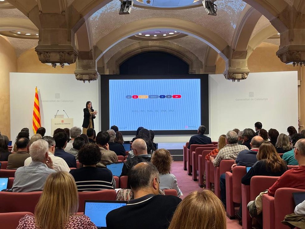 La primera sesión de formación sobre el uso de la IA a empleados públicos