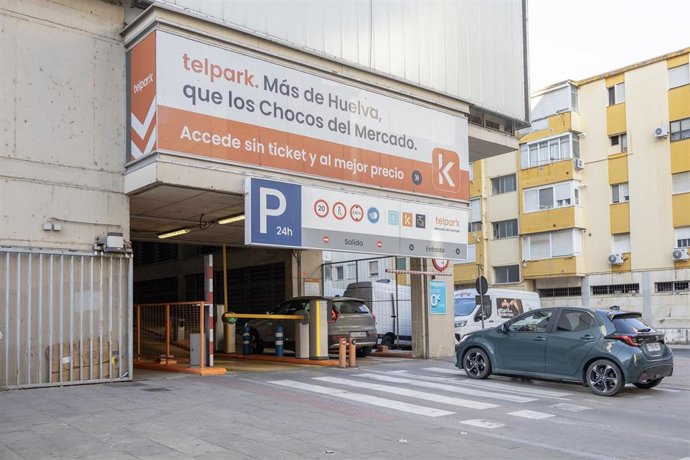 Archivo - Parking del Mercado del Carmen de Huelva.