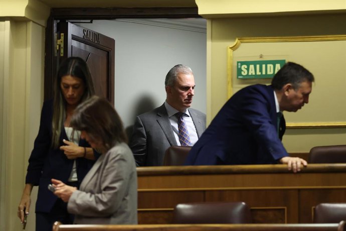 O porta-voz do Vox na Câmara Municipal de Madri, Javier Ortega-Smith, durante uma sessão plenária no Congresso, em 30 de abril de 2026, em Madri (Espanha). A sessão plenária de hoje debate o decreto sobre transporte de mercadorias e a reforma do artigo 43