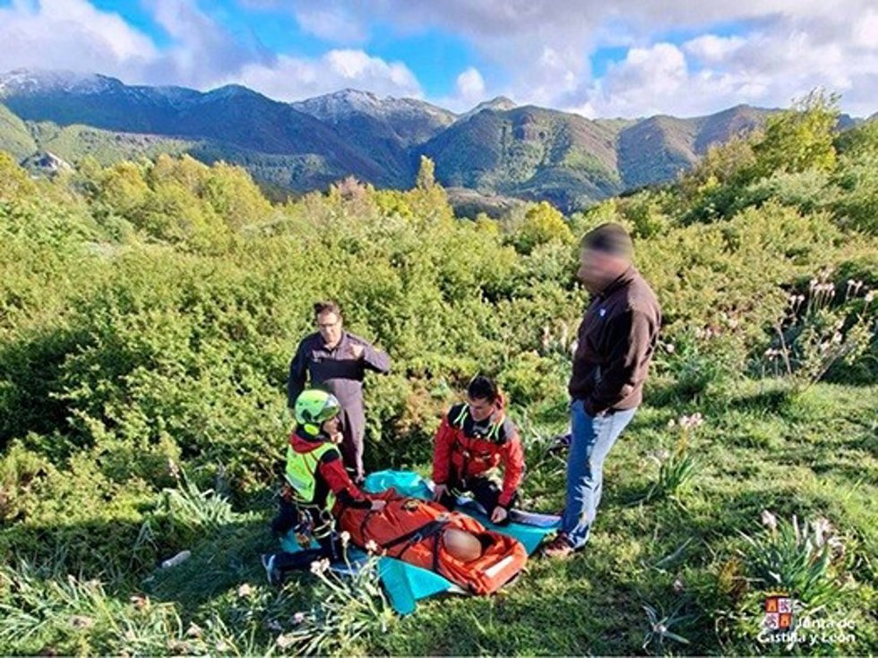 Rescatan a una mujer herida tras sufrir una caída en el pico Gilbo en Riaño (León)