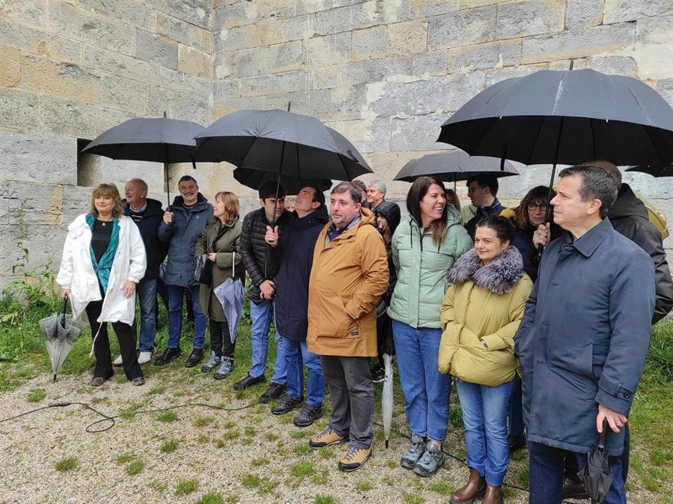 Geroa Bai recuerda a las víctimas del Franquismo en un homenaje en el fuerte de San Cristóbal.