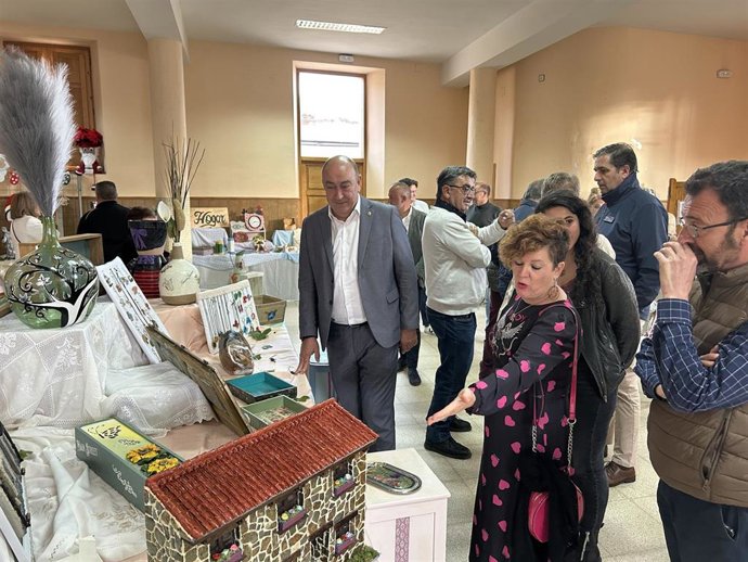 Las Aulas de Manualidades de Segovia exhiben en ocho localidades de la provincia las creaciones de más de mil personas