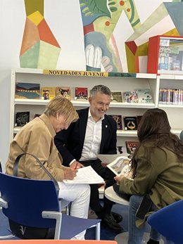 El encuentro se ha celebrado en la Biblioteca Rafael Azcona