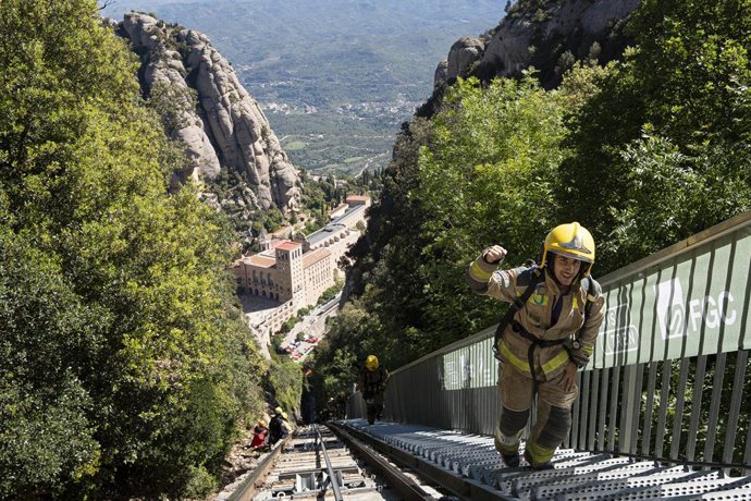 Més de 460 persones participen en la Vertical Montserrat solidària de Sant Joan de Déu