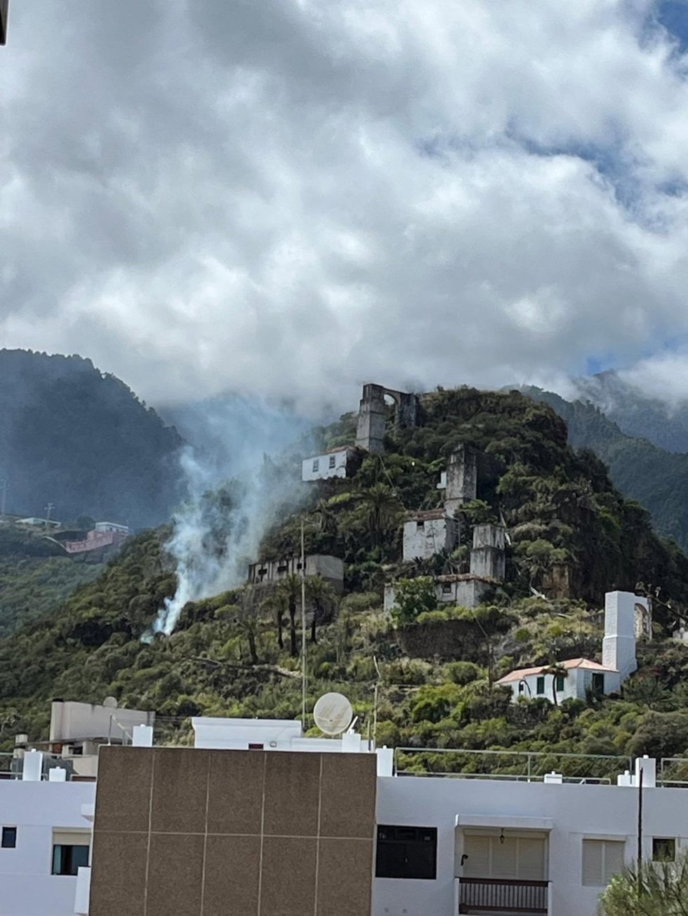 Sucesos.- Declarado un incendio en Los Molinos de Bellido, Santa Cruz de La Palma