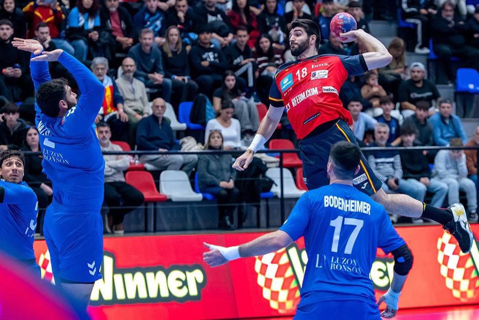 Imanol Garciandia, durante un partido con la selección española.
