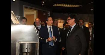 Illa expresa el "orgullo" de Catalunya por Grifols al visitar su planta en Los Angeles (EE.UU.)