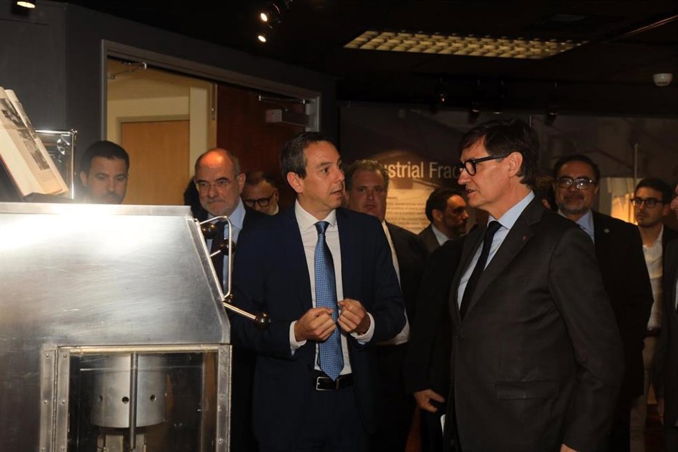 Víctor Grifols Deu con Salvador Illa durante la visita