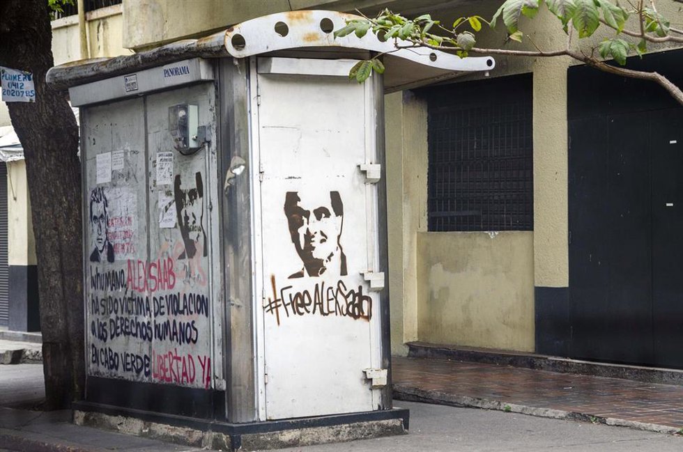 Archivo - Grafitis pidiendo la liberación de Alex Saab en las calles de Caracas, capital de Venezuela (archivo)