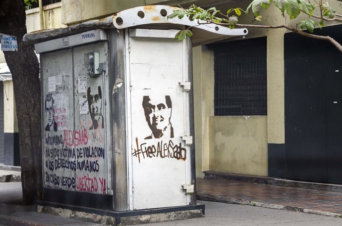 Archivo - Arquivo - 13 de fevereiro de 2021, Caracas, Distrito Capital, Venezuela: Diversas pichações nas principais avenidas de Caracas, exigindo a libertação de Alex Saab, com a hashtag #Freealexsaab. Também há cartazes indicando que ele está sendo mant