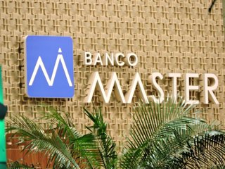 Archivo - January 22, 2026, Sao Paulo, Sao Paulo, Brasil: Sao Paulo (SP), January 21, 2026 - Economy/Bank/Master - Master Bank logo on the night of January 21, 2026, the eve of the protest called by the MBL at the entrance of the building where the bank's