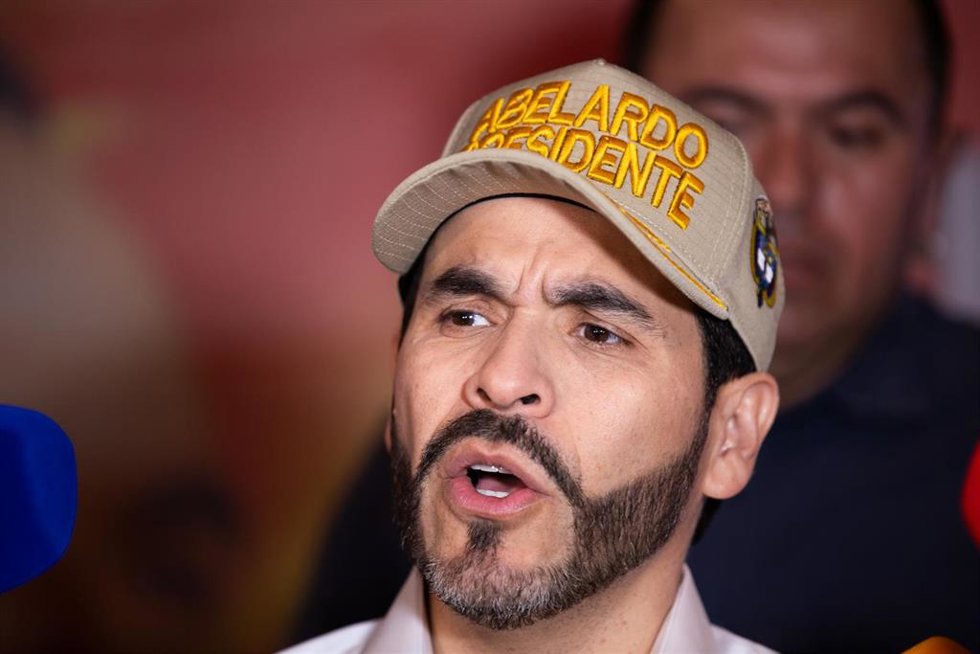 Archivo -  El candidato presidencial colombiano Abelardo de la Espriella, del movimiento político Defensores de la Patria