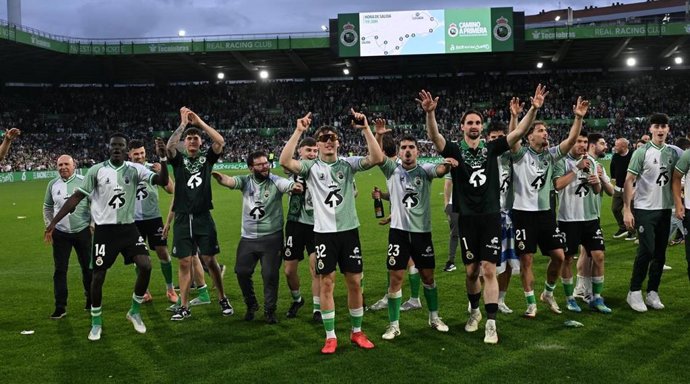 El Racing de Santander tras su victoria frente al Valladolid que le da el ascenso a Primera