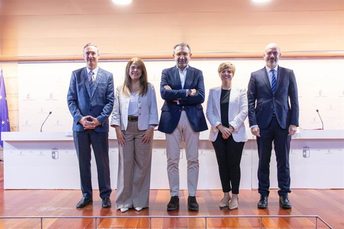 El consejero de Sanidad, Jesús Fernández Sanz, durante el cierre de 'Uso racional de medicamentos y resultados en salud para la toma de decisiones' .
