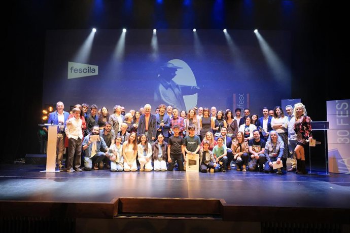 Foto de familia de los premiados en el Festival de Cine deFestival de Cine de La Almunia