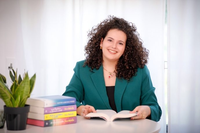 Inma Rubiales reescribe su primera novela, 'Un amigo gratis', que escribió a los 14 años y vuelve a salir a la venta