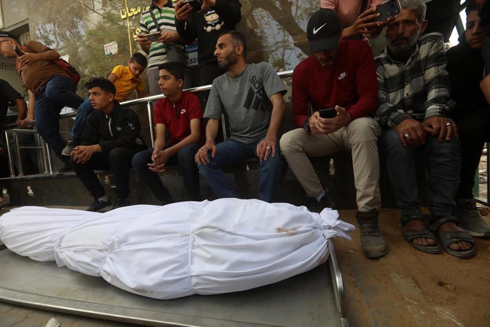 Un cadáver palestino en el Hospital Al Shifa de la Franja de Gaza