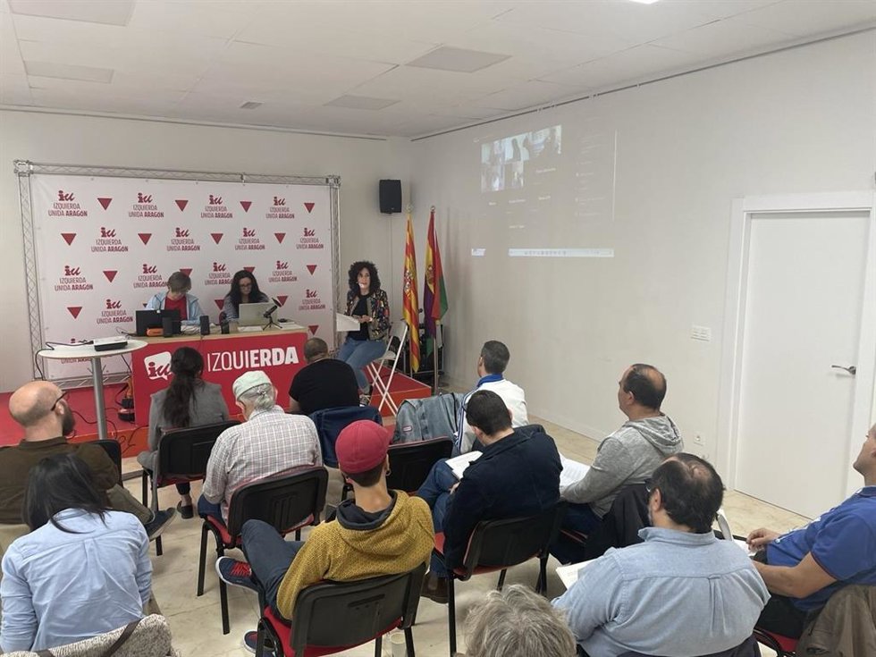 Reunión de la asamblea autonómica de Izquierda Unida Aragón celebrada este domingo en Zaragoza.
