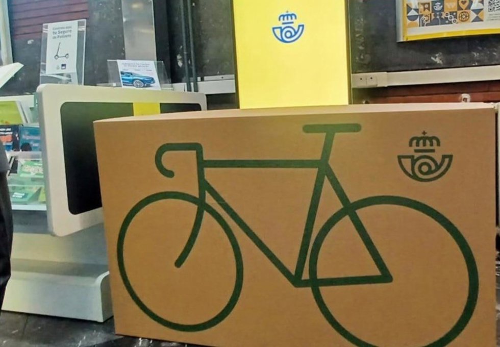 Los peregrinos ya pueden contratar online con Correos el envío de sus bicis 