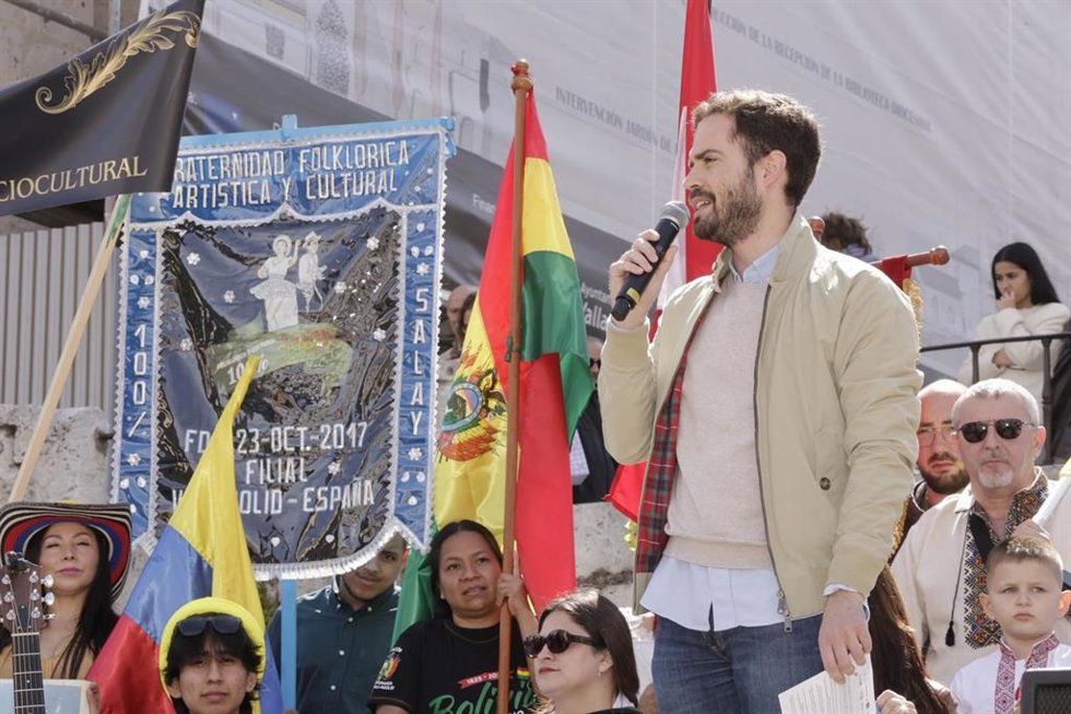 El concejal Rodrigo Nieto participa en el Festival Intercultural de música, danza y tradición con colectivos locales de diferentes países