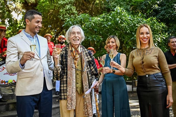 Archivo - Pepe Dámaso en la celebración de su 90 cumpleaños en el Parque de Las Huertas, en Agaete
