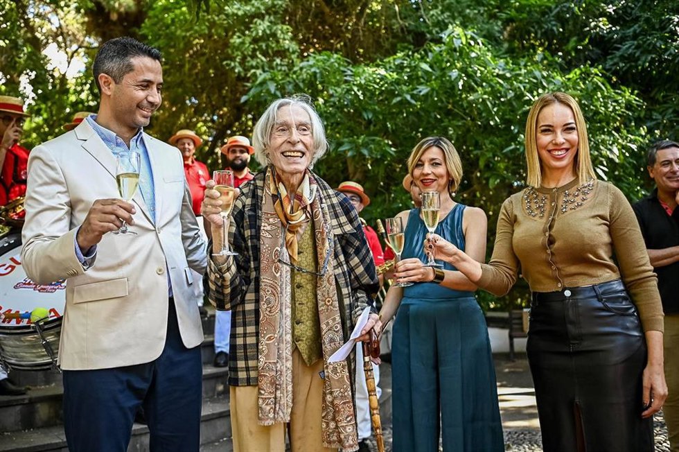 Archivo - Pepe Dámaso en la celebración de su 90 cumpleaños en el Parque de Las Huertas, en Agaete