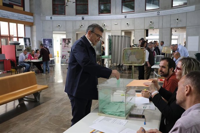 El subdelegado del Gobierno de España en Granada, José Antonio Montilla, ha destacado que la jornada electoral se desarrolla "con absoluta normalidad, como corresponde a una democracia avanzada".