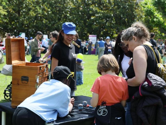 Los Jardines del Pignatelli han vuelto a reunir este domingo a cientos de familias.