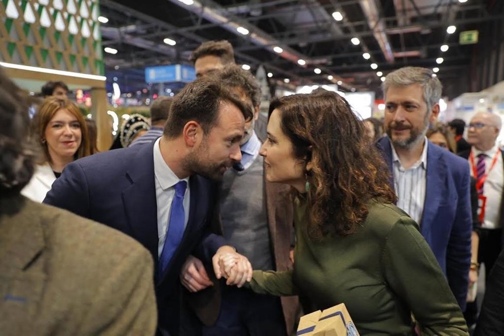 Archivo - Álvaro Queipo e Isabel Díaz Ayuso, en Fitur
