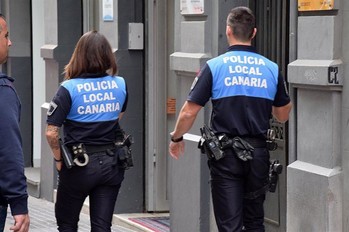 Archivo - Agentes de la Policía Local de Santa Cruz de Tenerife