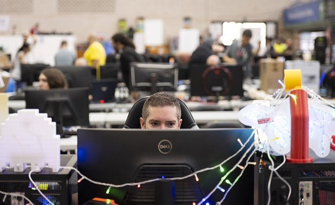 Archivo - Una imagen de la Navarra LAN Party celebrada el año pasado en el Pabellón Universitario de Navarra.