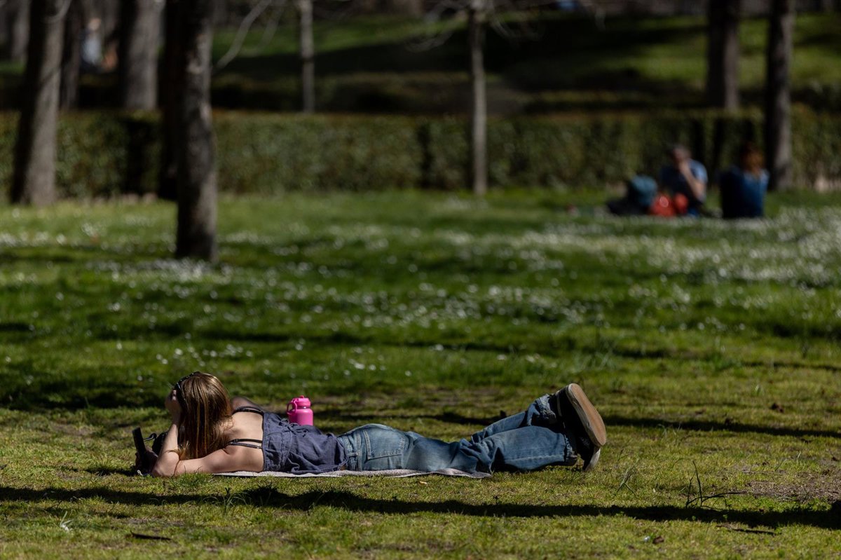 Las temperaturas suben este lunes en la Península y Baleares mientras que en Cataluña se esperan lluvias fuertes