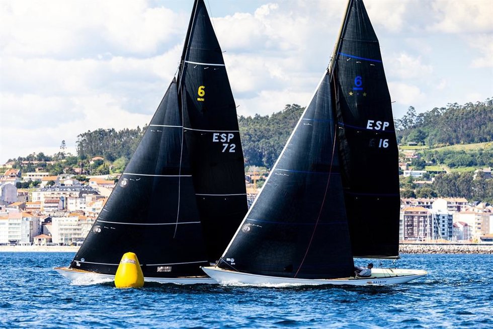 'Bribon', con el Rey Juan Carlos, y 'Moura' ganan la tercera serie del Trofeo Xacobeo en Sanxenxo