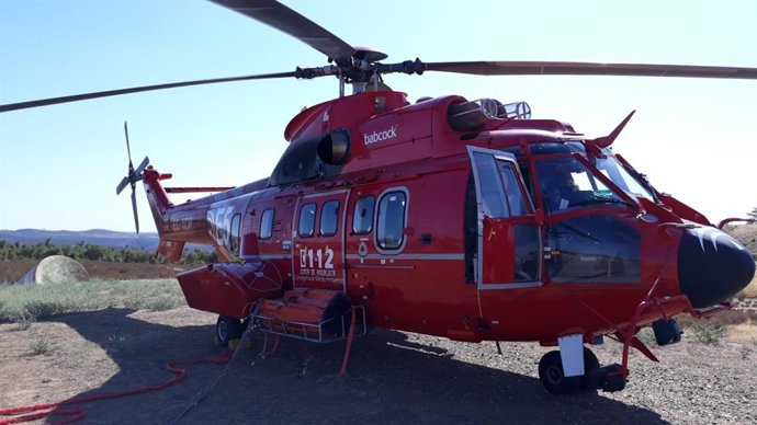 Archivo - Helicóptero pesado Eurocopter AS332 L2 Súper Puma Mk 2, usado para el transporte de bomberos forestales y tareas de extinción de incendios.