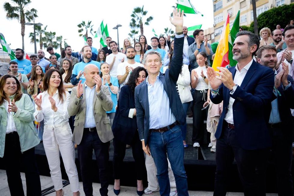 El presidente del PP, Alberto Núñez Feijóo, en el cierre de la campaña electoral tras participar en el acto organizado por el PP de Almería. A 15 de mayo de 2026 en Almería (Andalucía, España). 