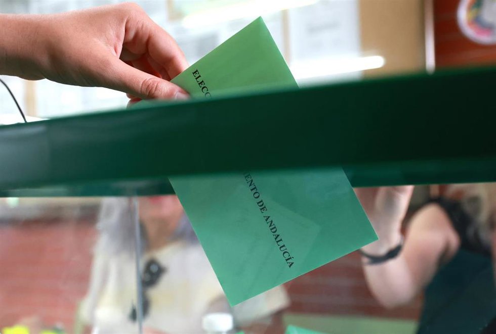 Imágenes de la jornada electoral en Andalucía. A 17 de mayo de 2026 en Sevilla, Andalucía (España).