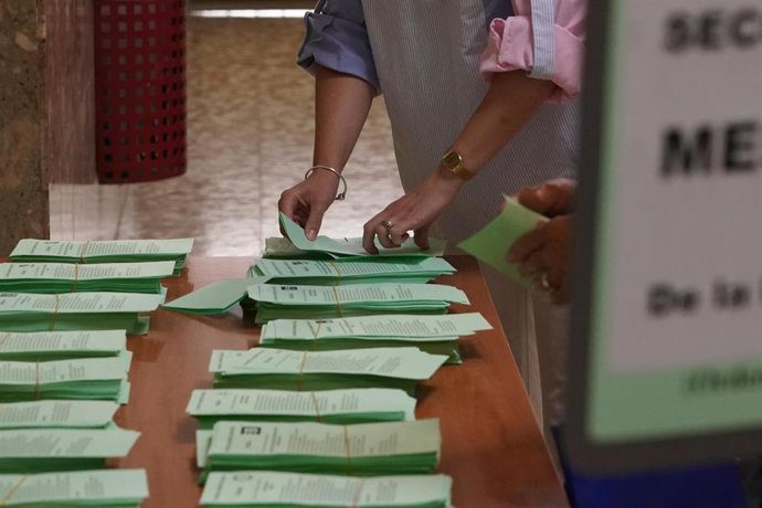 Imágenes de la jornada electoral en Andalucía . 