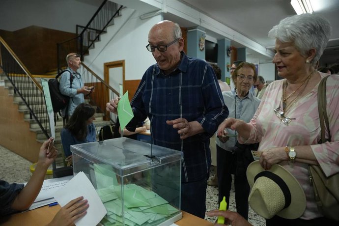 Imágenes de la jornada electoral en Andalucía.