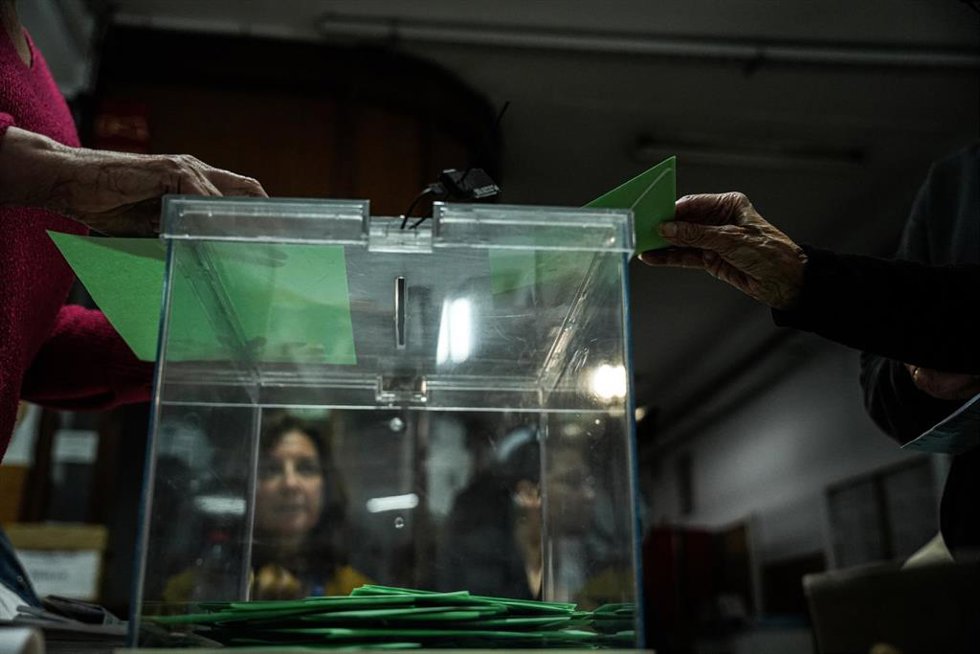 Imágenes de la jornada electoral en Andalucía. 